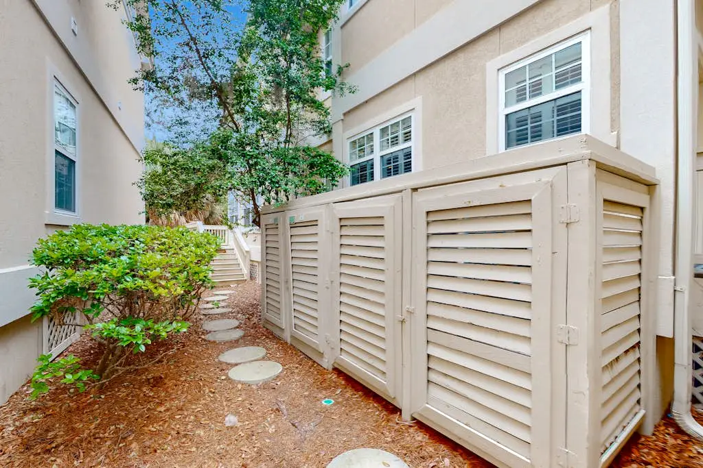 1st Floor Villa with pool, tennis, central AC, & washer dryer