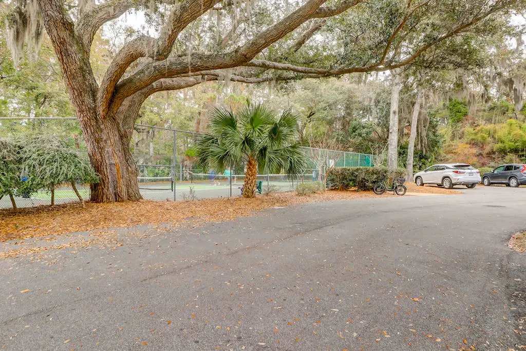 1st Floor Villa with pool, tennis, central AC, & washer dryer