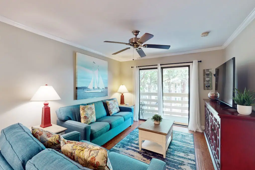 Close to beach Condo with Pool, Hot Tub, Tennis, WiFi & AC