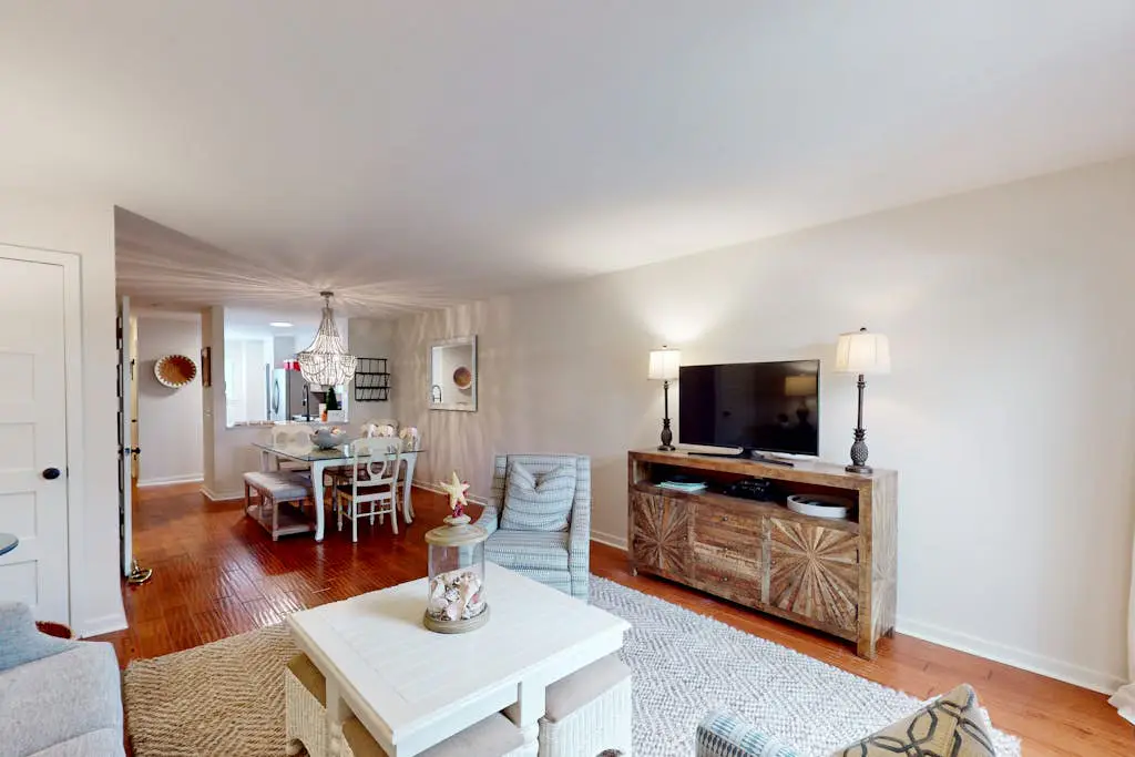 Updated Villa - Close to Coligny Plaza and Beach Access