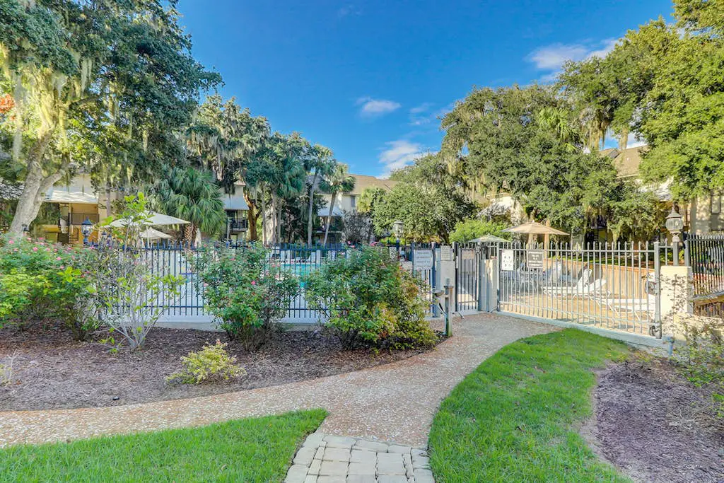 Updated Villa - Close to Coligny Plaza and Beach Access