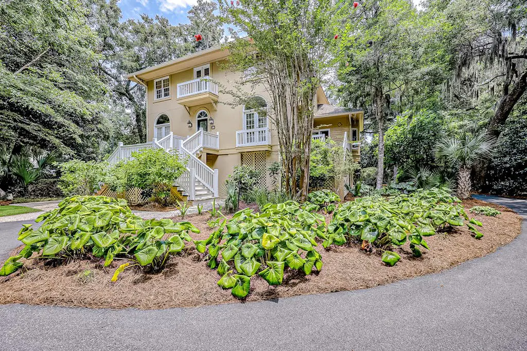 French Home on Golf Course Private Pool & Hot Tub