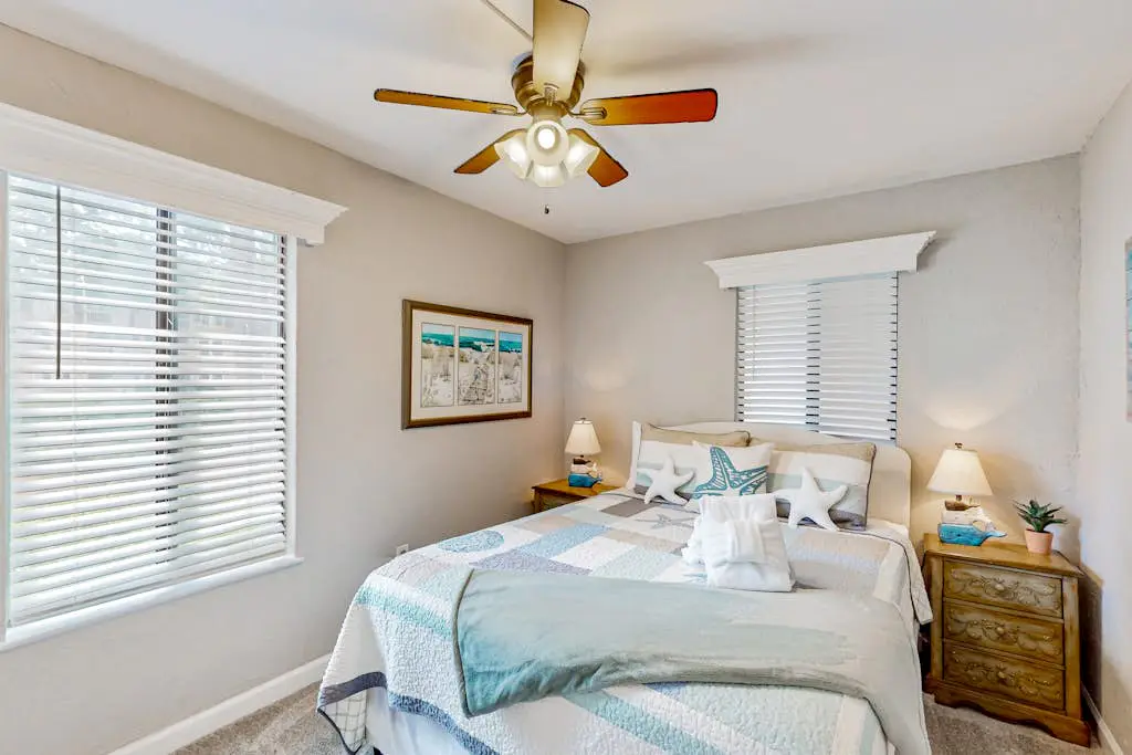Water front Condo| Pools, Tennis, Fitness Center | Walk 5 Minutes to Beach