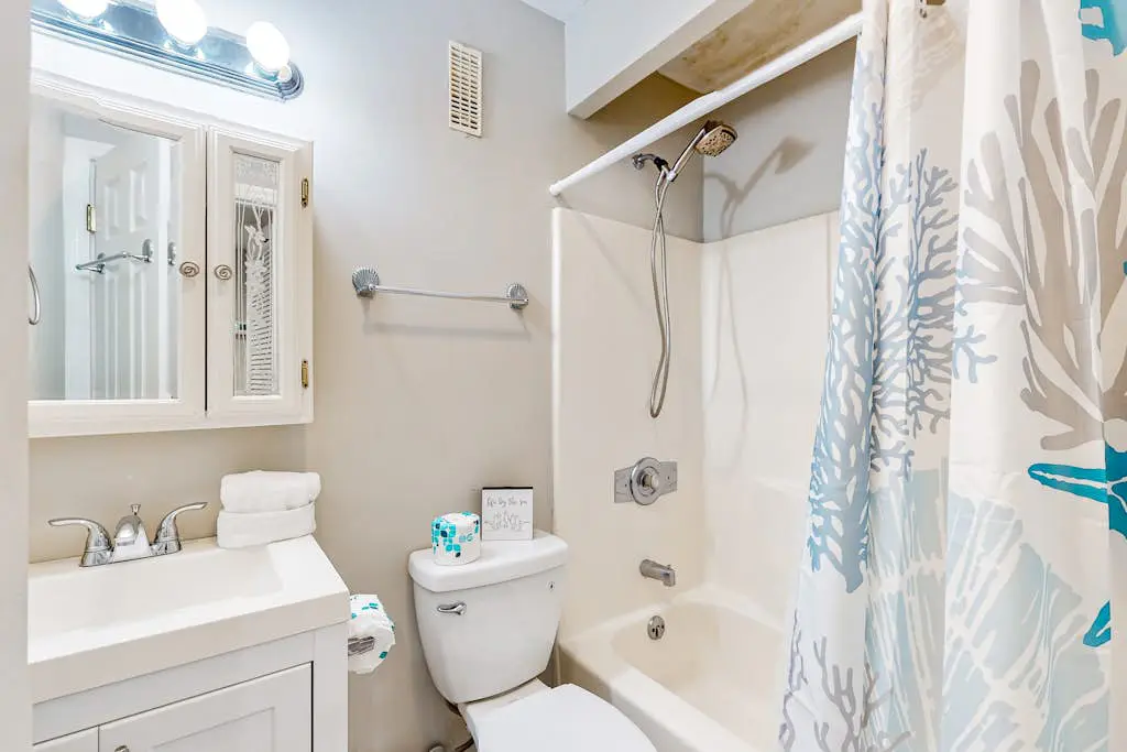 Water front Condo| Pools, Tennis, Fitness Center | Walk 5 Minutes to Beach