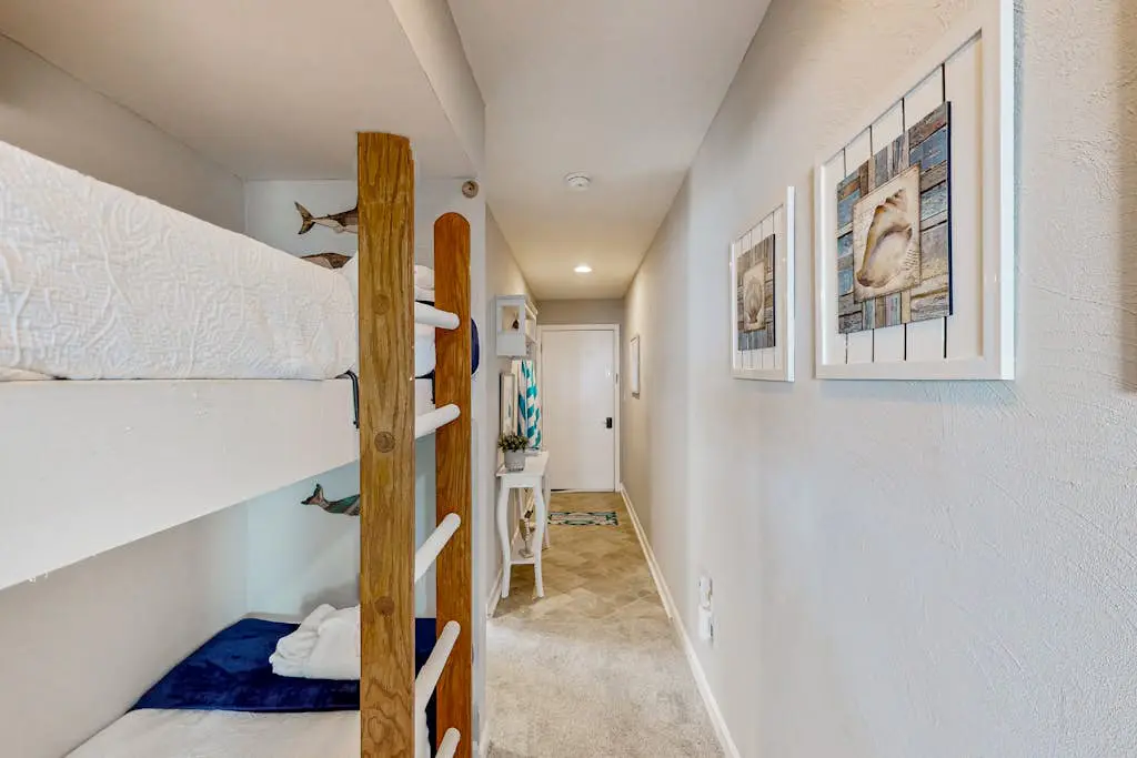 Water front Condo| Pools, Tennis, Fitness Center | Walk 5 Minutes to Beach