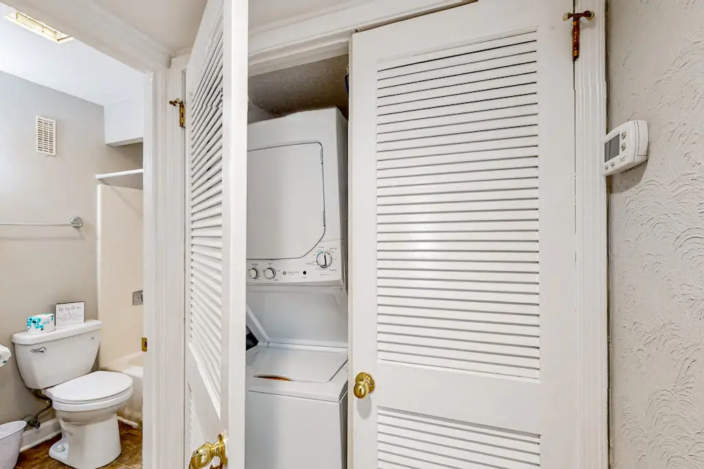 Water front Condo| Pools, Tennis, Fitness Center | Walk 5 Minutes to Beach