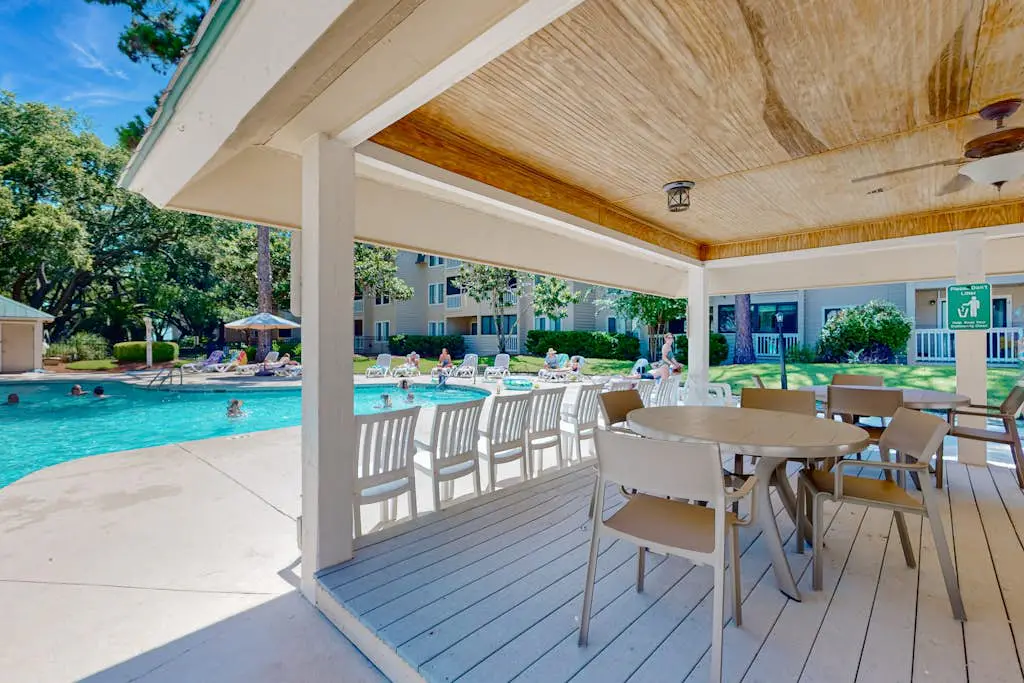 Water front Condo| Pools, Tennis, Fitness Center | Walk 5 Minutes to Beach