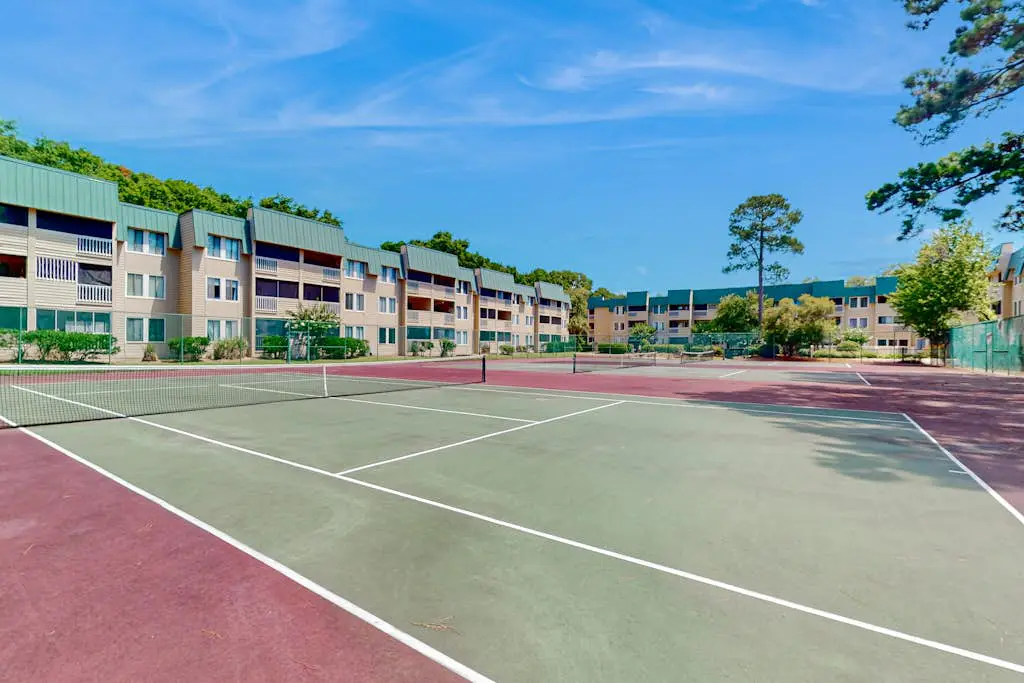 Water front Condo| Pools, Tennis, Fitness Center | Walk 5 Minutes to Beach