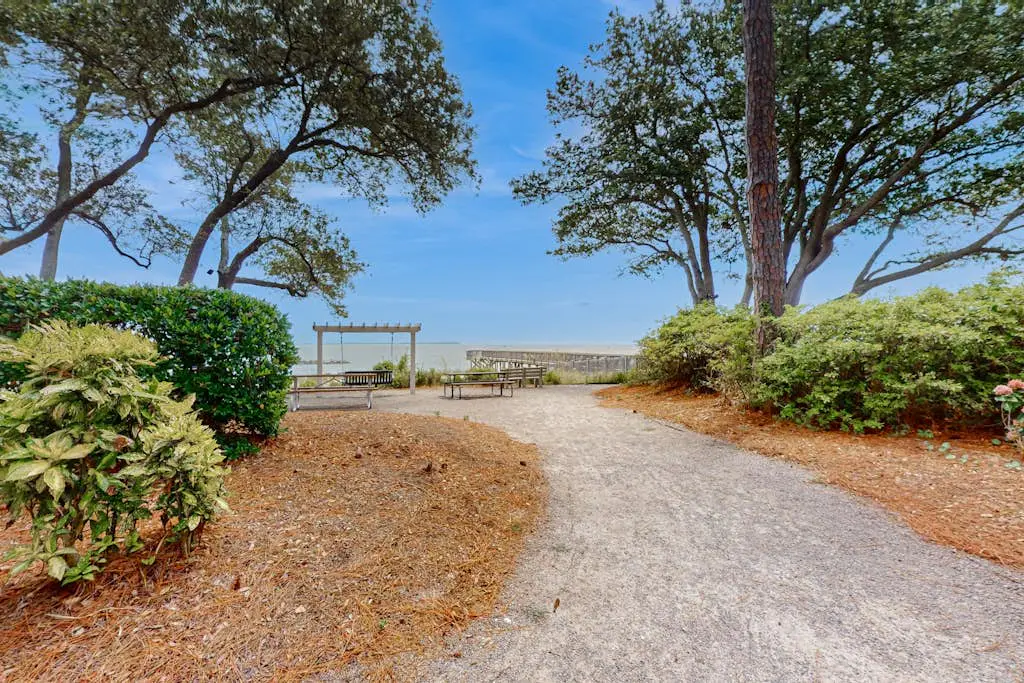 Water front Condo| Pools, Tennis, Fitness Center | Walk 5 Minutes to Beach