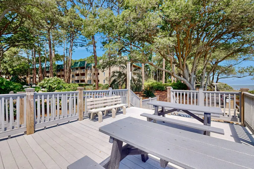 Water front Condo| Pools, Tennis, Fitness Center | Walk 5 Minutes to Beach