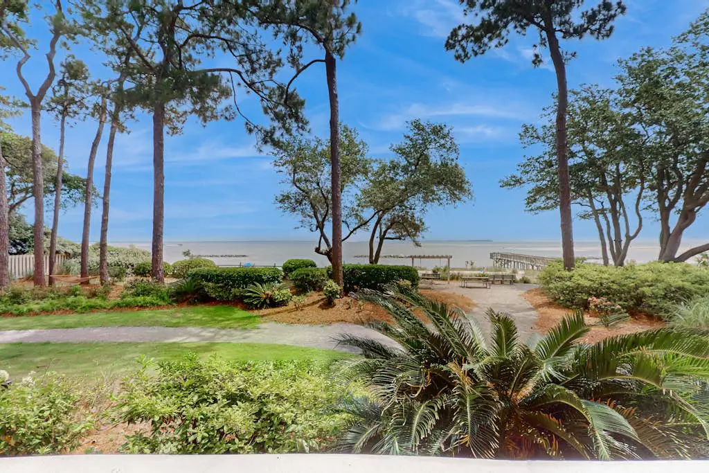 Water front Condo| Pools, Tennis, Fitness Center | Walk 5 Minutes to Beach