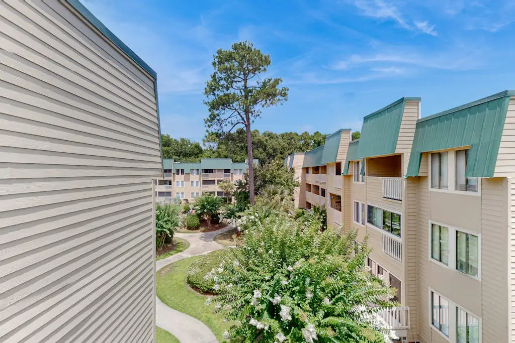Water front Condo| Pools, Tennis, Fitness Center | Walk 5 Minutes to Beach