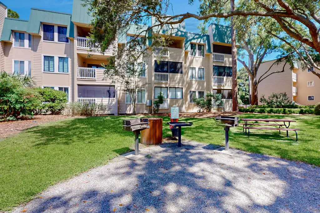 Water front Condo| Pools, Tennis, Fitness Center | Walk 5 Minutes to Beach