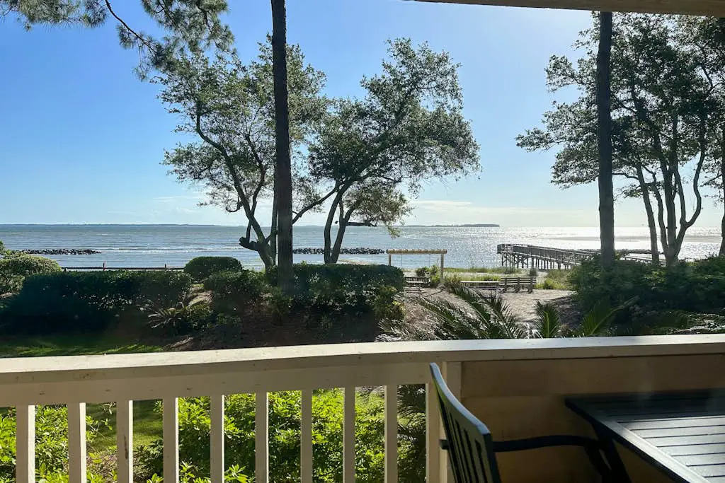 Water front Condo| Pools, Tennis, Fitness Center | Walk 5 Minutes to Beach