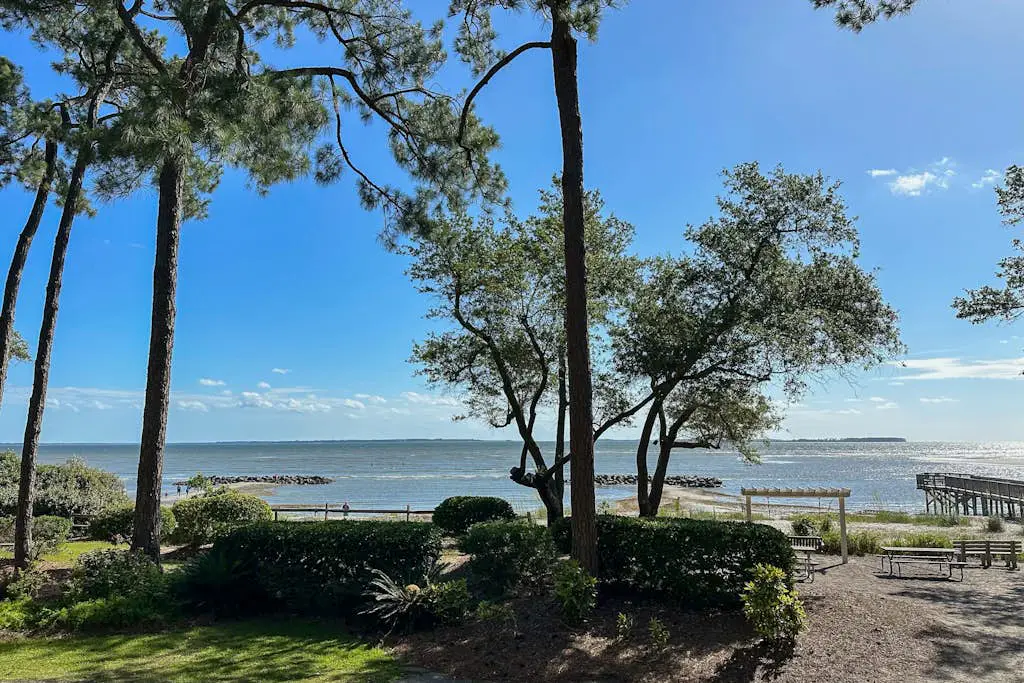 Water front Condo| Pools, Tennis, Fitness Center | Walk 5 Minutes to Beach