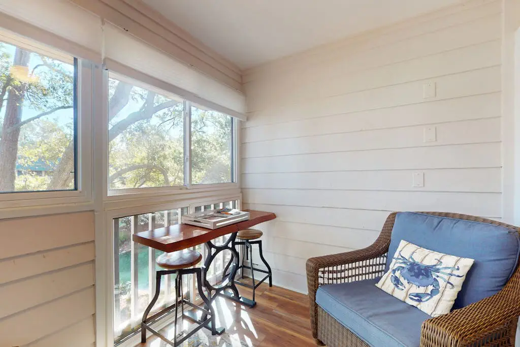 Coastal condo with indoor and outdoor pool, tennis and pickleball courts