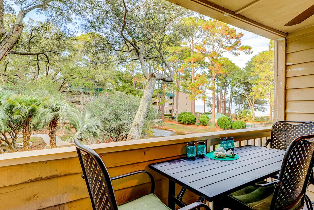 Coastal condo with indoor and outdoor pool, tennis and pickleball courts