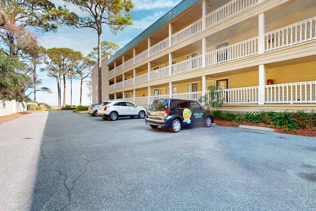 Coastal condo with indoor and outdoor pool, tennis and pickleball courts