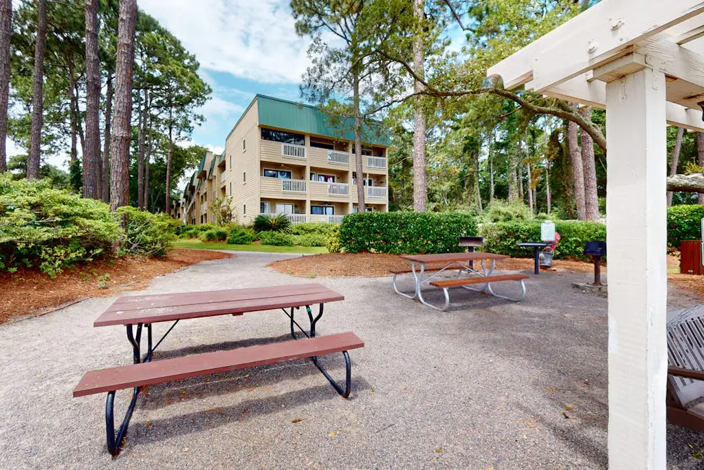 Coastal condo with indoor and outdoor pool, tennis and pickleball courts