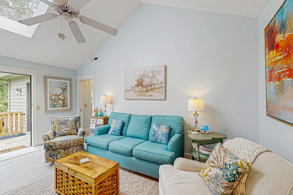 Charming condo with lagoons views, shared pool, golf nearby, and deck