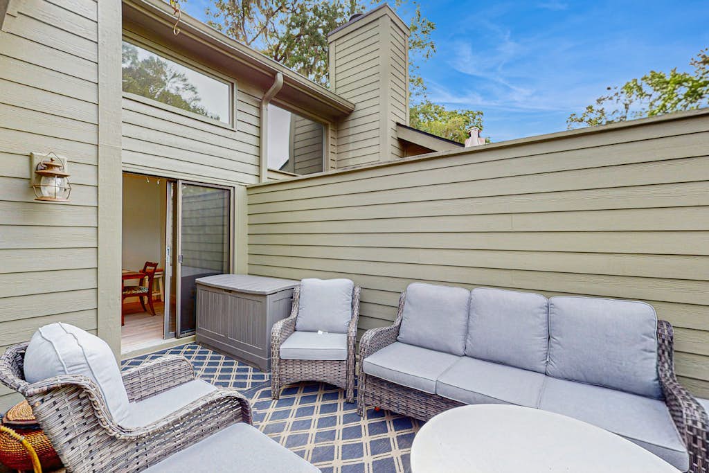 Charming condo with lagoons views, shared pool, golf nearby, and deck