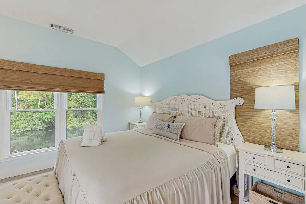 Charming condo with lagoons views, shared pool, golf nearby, and deck