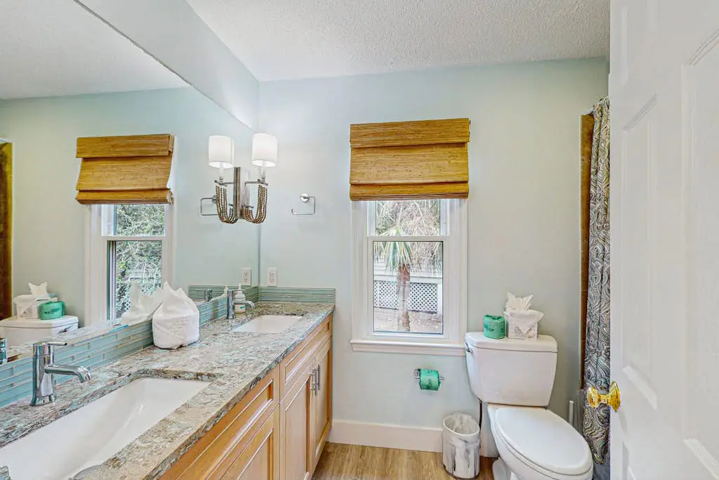 Charming condo with lagoons views, shared pool, golf nearby, and deck