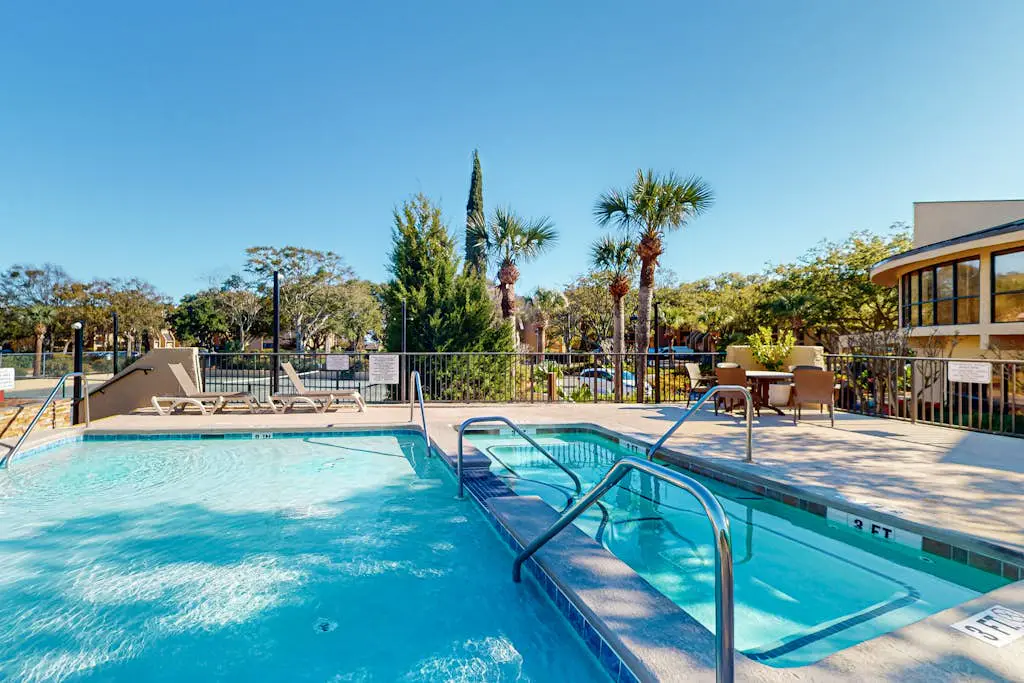 2 bedroom condo with pools, hot tub,  pickleball, tennis - near beach