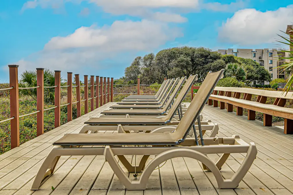 2 bedroom condo with pools, hot tub,  pickleball, tennis - near beach