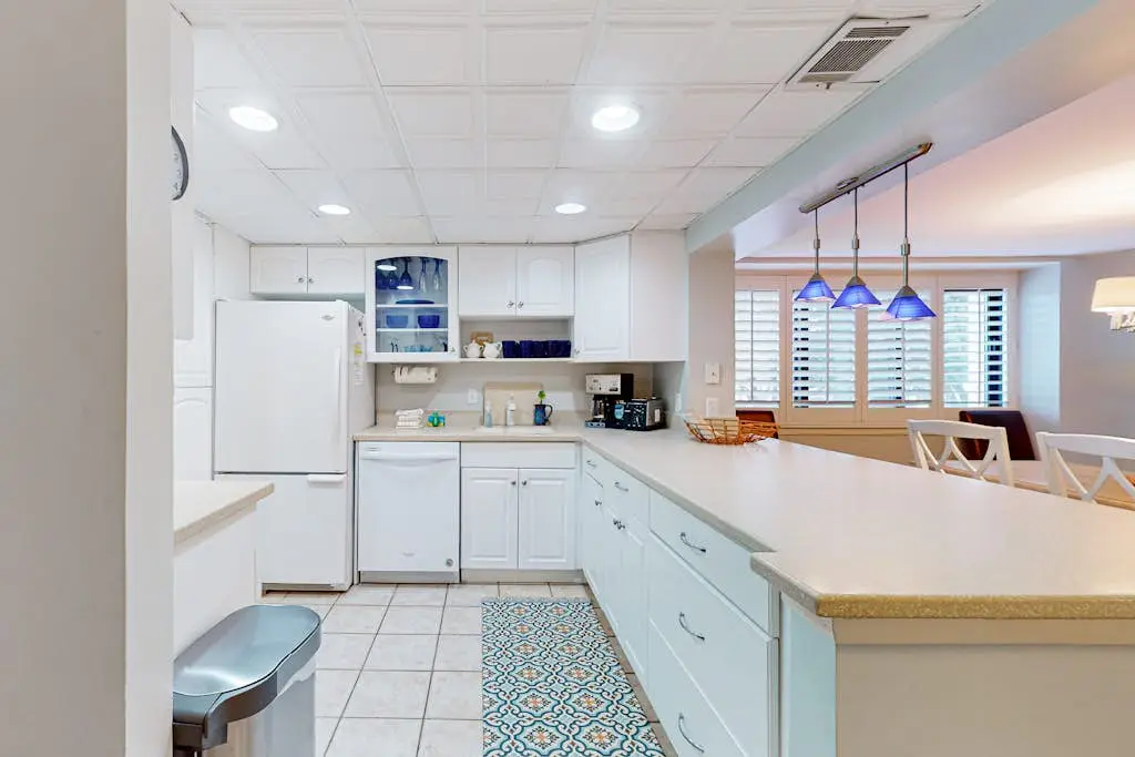 2 bedroom condo with pools, hot tub,  pickleball, tennis - near beach