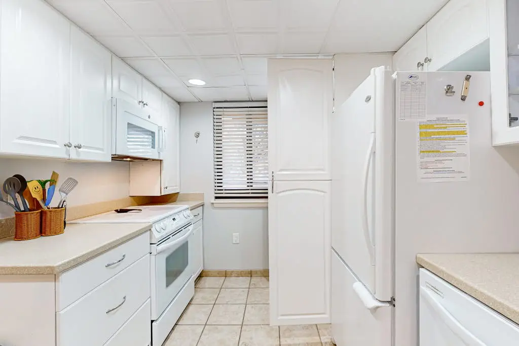 2 bedroom condo with pools, hot tub,  pickleball, tennis - near beach