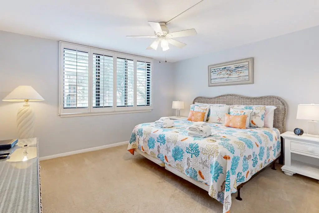 2 bedroom condo with pools, hot tub,  pickleball, tennis - near beach