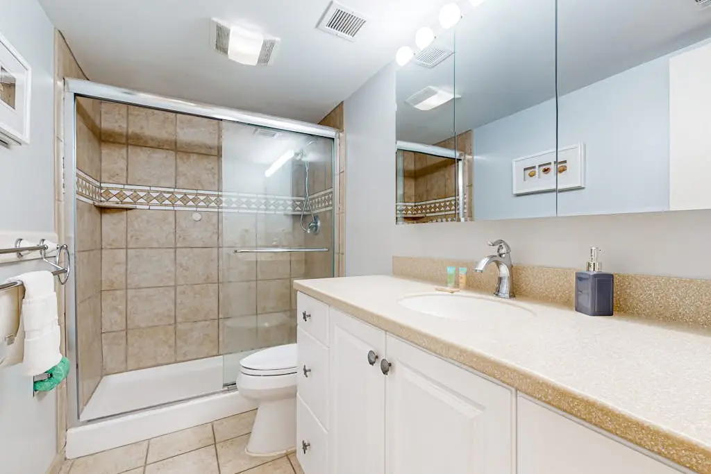 2 bedroom condo with pools, hot tub,  pickleball, tennis - near beach