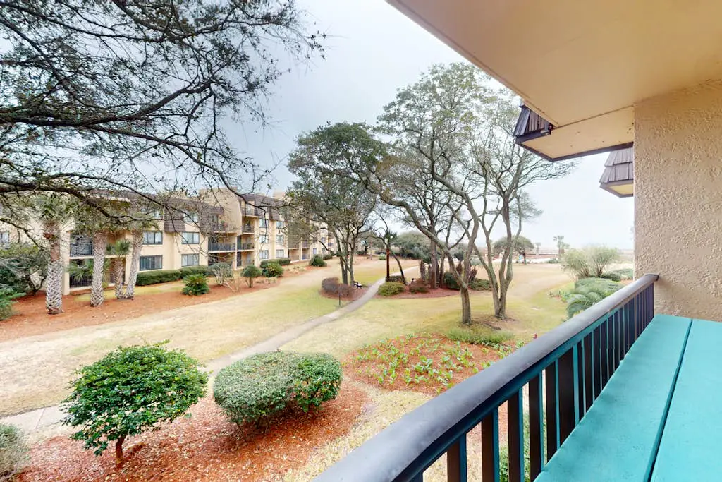 2 bedroom condo with pools, hot tub,  pickleball, tennis - near beach