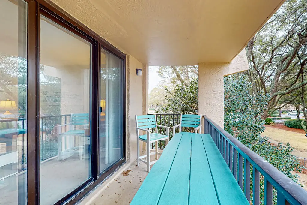 2 bedroom condo with pools, hot tub,  pickleball, tennis - near beach