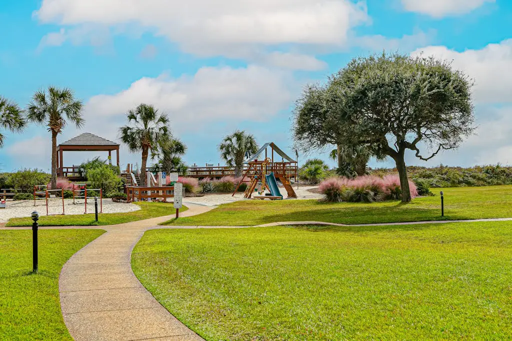 2 bedroom condo with pools, hot tub,  pickleball, tennis - near beach