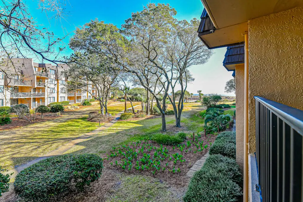 2 bedroom condo with pools, hot tub,  pickleball, tennis - near beach