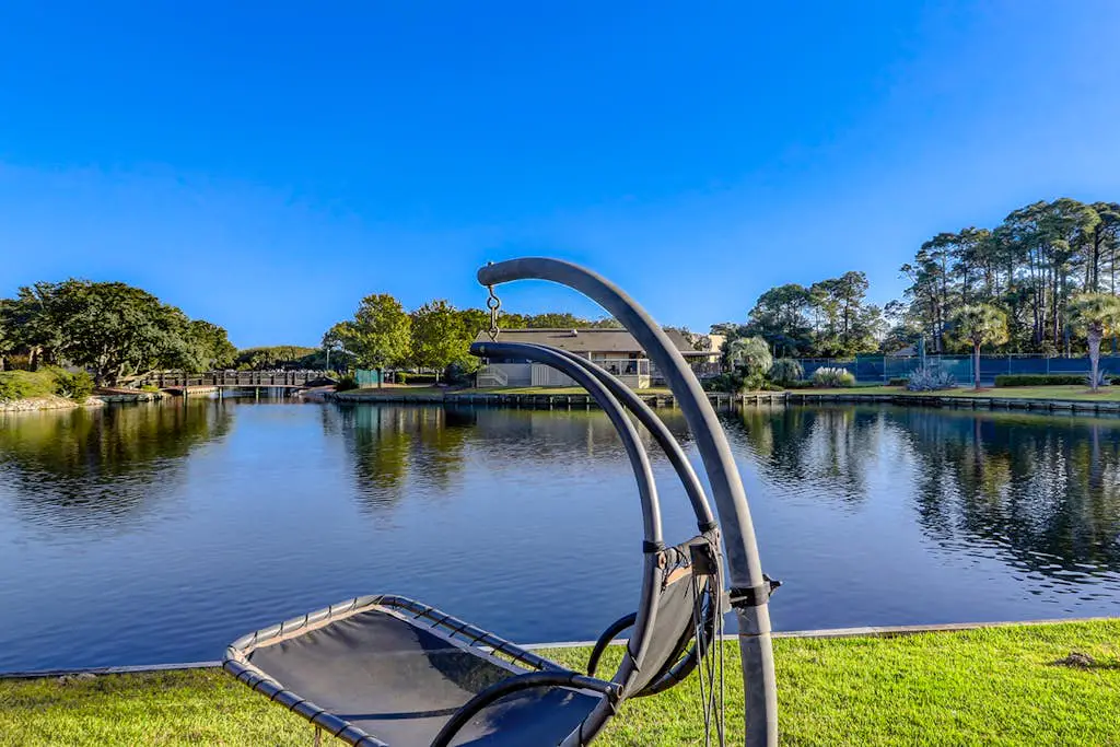 2 bedroom condo with pools, hot tub,  pickleball, tennis - near beach