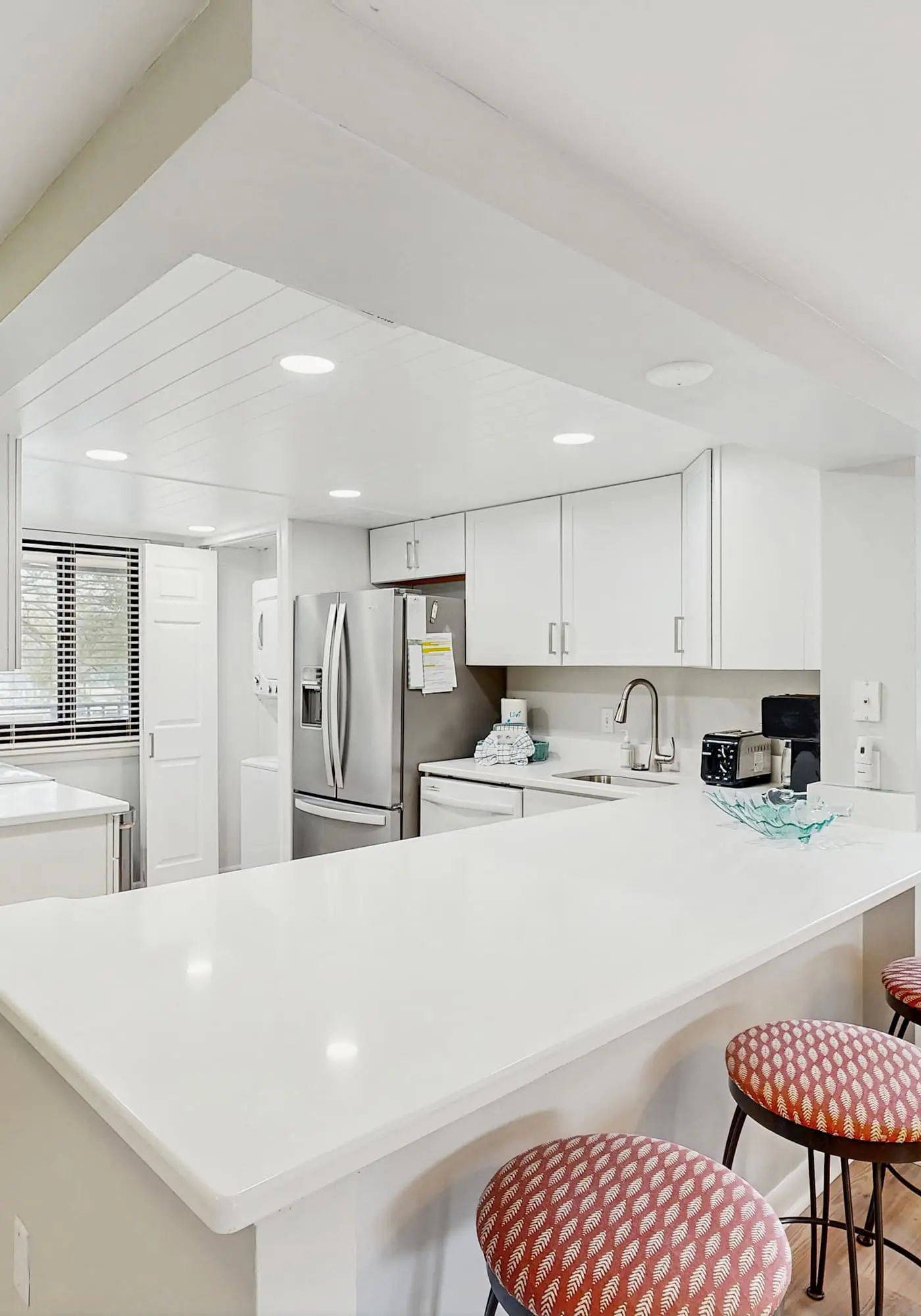 2 bedroom condo with pools, hot tub,  pickleball, tennis - near beach