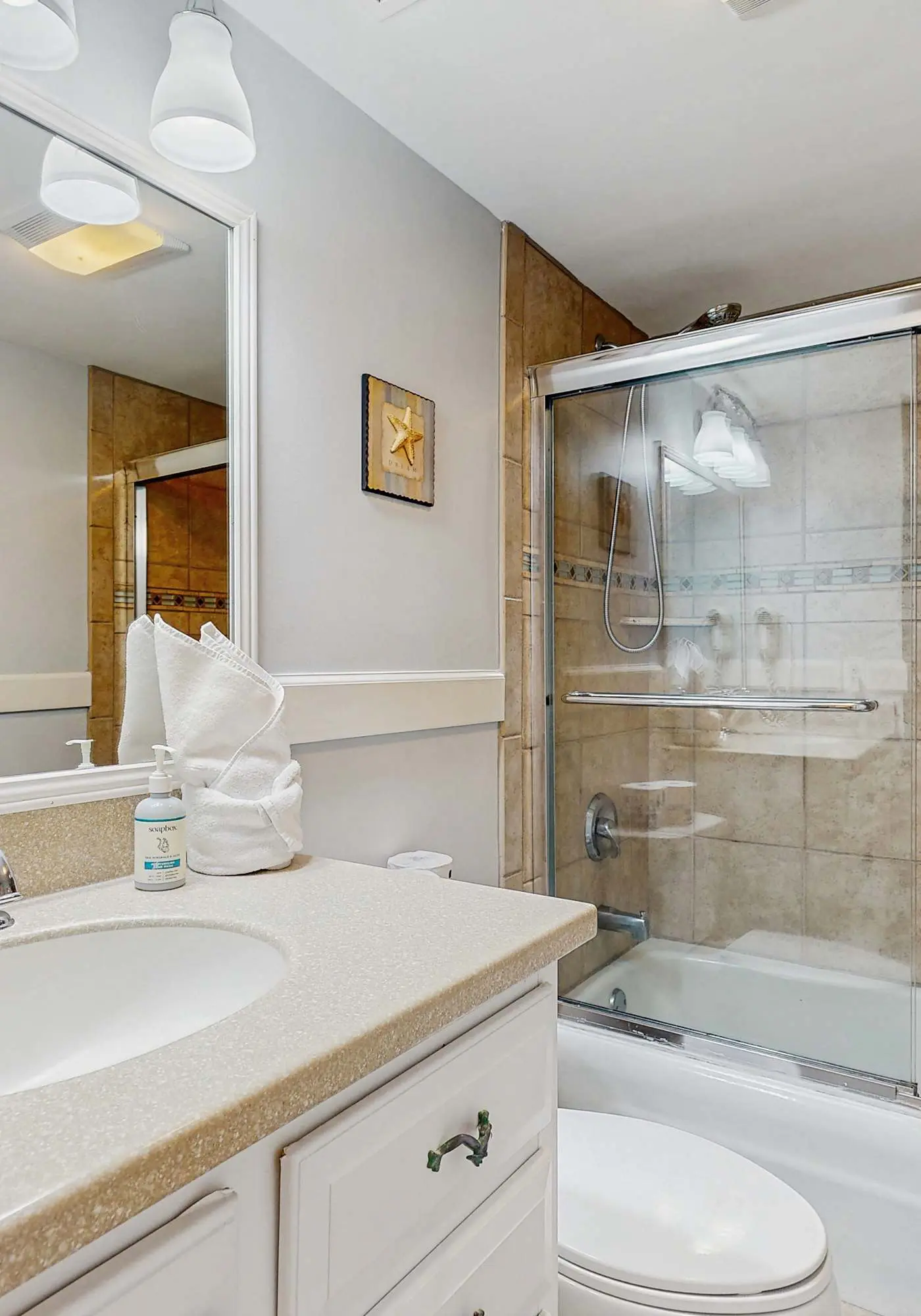 2 bedroom condo with pools, hot tub,  pickleball, tennis - near beach