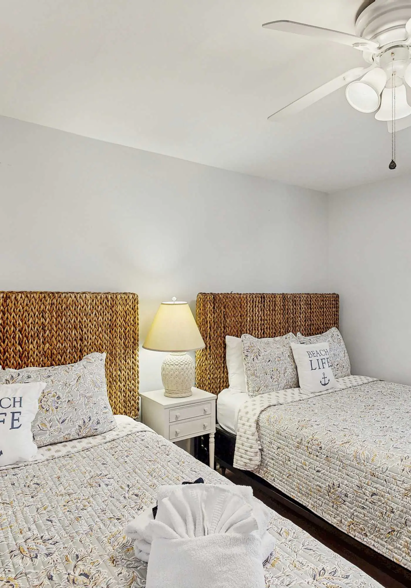 2 bedroom condo with pools, hot tub,  pickleball, tennis - near beach