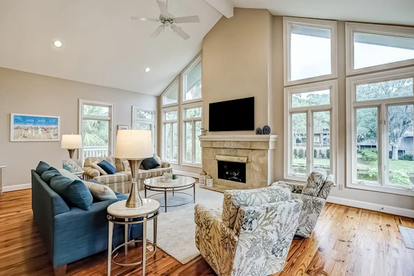 Stunning home- lagoon views and close to Harbour Town w/ central AC