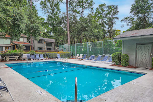 Wonderful Townhome with pool, tennis and quick walk to beach