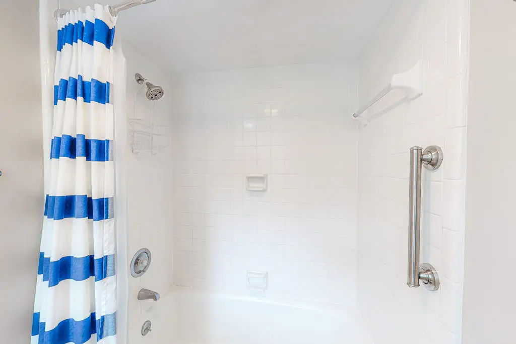 Wonderful Townhome with pool, tennis and quick walk to beach