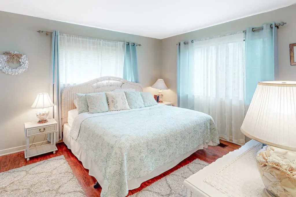 Wonderful Townhome with pool, tennis and quick walk to beach