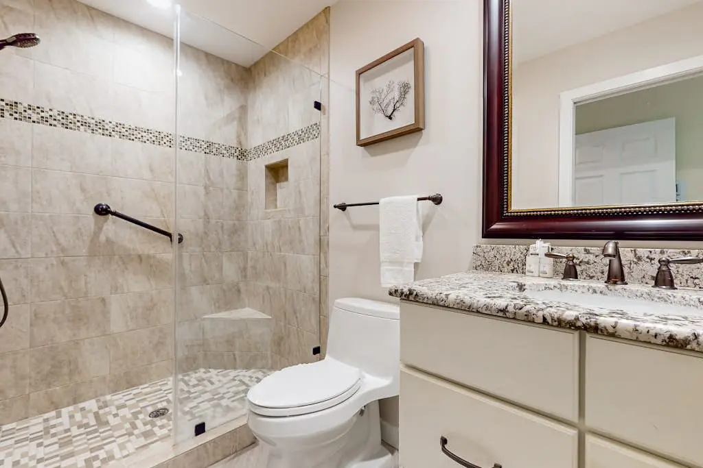 Splendid condo,  pool, full kitchen, & patio