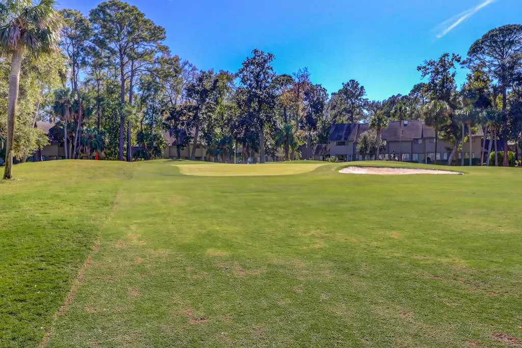 Splendid condo,  pool, full kitchen, & patio