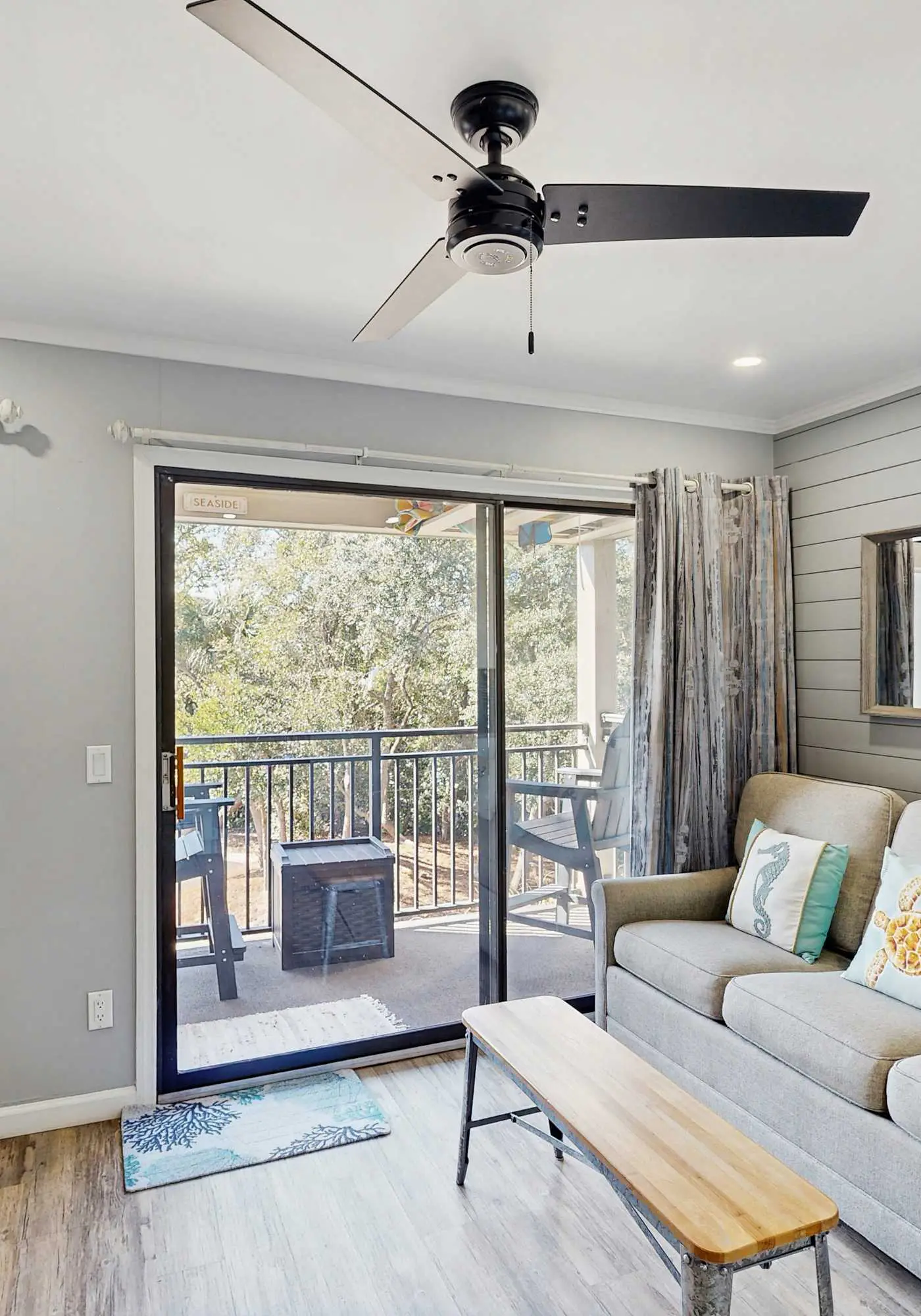 Beachy condo w/shared pools, WiFi, balcony with ocean view