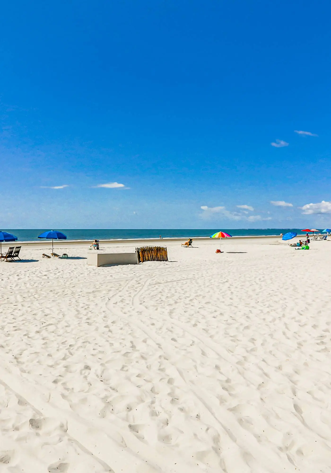 Beachy condo w/shared pools, WiFi, balcony with ocean view