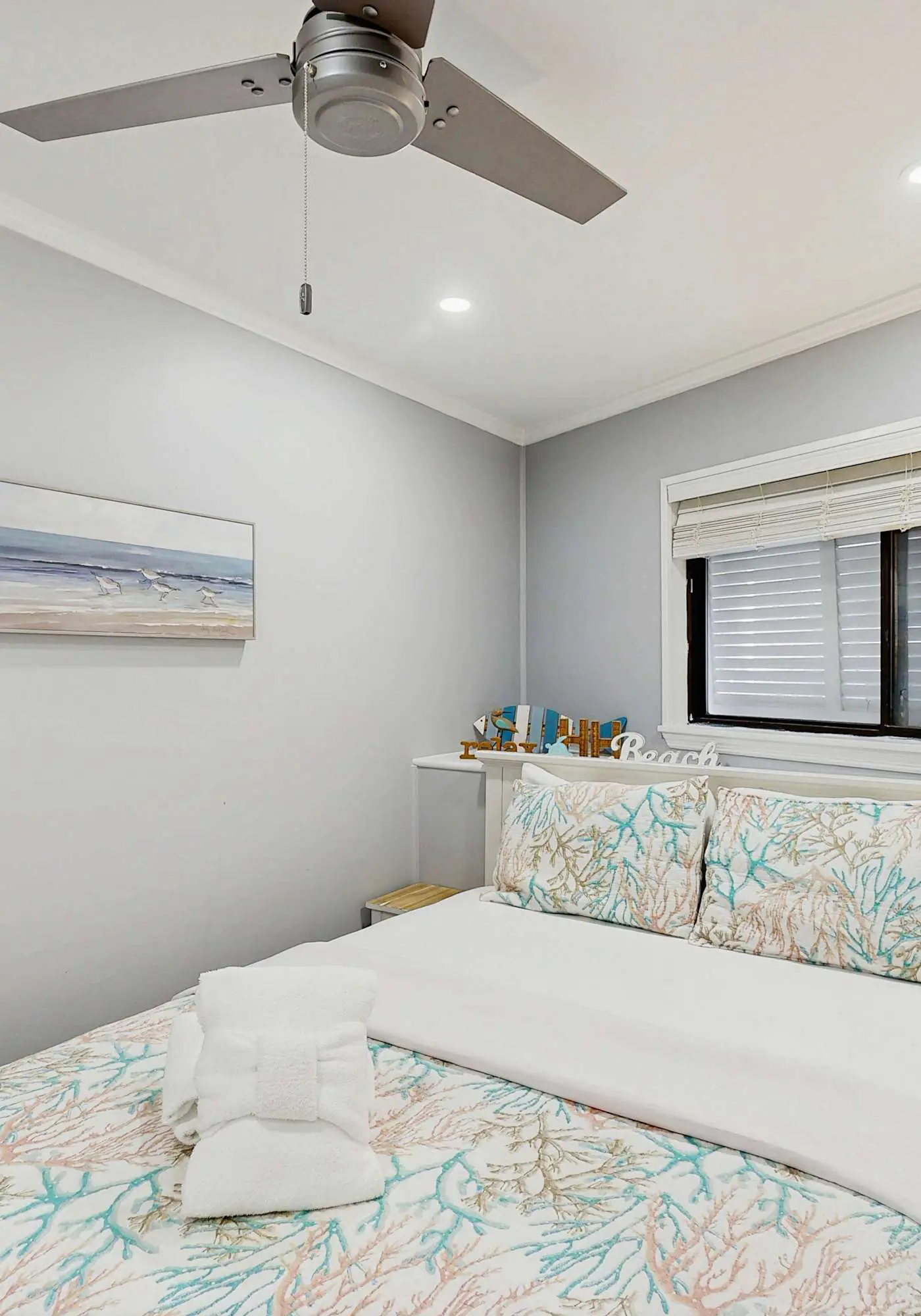 Beachy condo w/shared pools, WiFi, balcony with ocean view